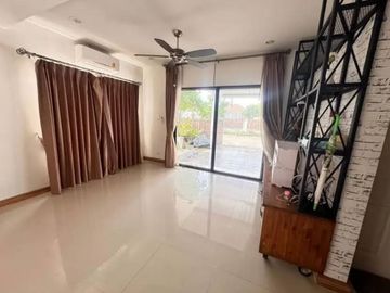 For sale: 2-storey twin house, Life Garden Home project (Rong Po), Bang Lamung, Chonburi