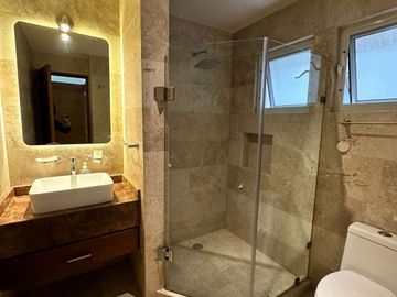 VENTA DE DEPARTAMENTO  DE A3 HABITACIONES CON AMENIDADES Y SEGURIDAD
