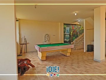 Venta: Casa de 3 pisos en Puerto Cayo, Ecuador.