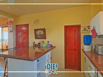 Venta: Casa de 3 pisos en Puerto Cayo, Ecuador.