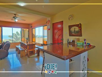 Venta: Casa de 3 pisos en Puerto Cayo, Ecuador.