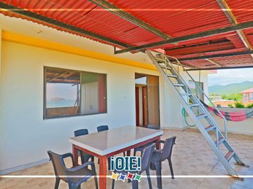 Venta: Casa de 3 pisos en Puerto Cayo, Ecuador.