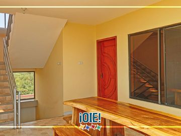 Venta: Casa de 3 pisos en Puerto Cayo, Ecuador.