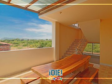 Venta: Casa de 3 pisos en Puerto Cayo, Ecuador.