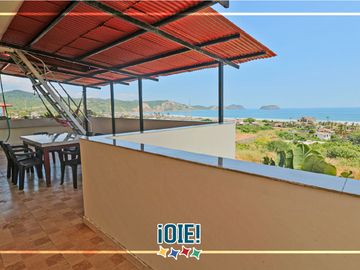 Venta: Casa de 3 pisos en Puerto Cayo, Ecuador.
