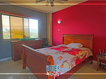 Venta: Casa de 3 pisos en Puerto Cayo, Ecuador.