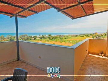 Venta: Casa de 3 pisos en Puerto Cayo, Ecuador.