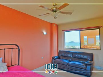 Venta: Casa de 3 pisos en Puerto Cayo, Ecuador.