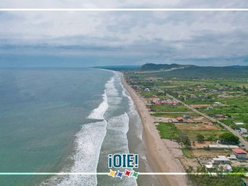 Venta: Casa de 3 pisos en Puerto Cayo, Ecuador.