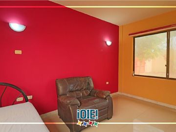 Venta: Casa de 3 pisos en Puerto Cayo, Ecuador.
