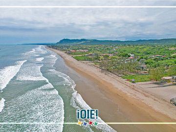 Venta: Casa de 3 pisos en Puerto Cayo, Ecuador.