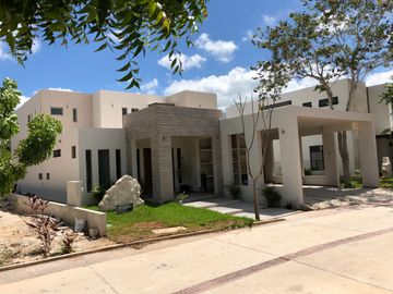 Exclusiva Residencia en el Corazón de Altozano – Sector Lago