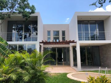 Exclusiva Residencia en el Corazón de Altozano – Sector Lago