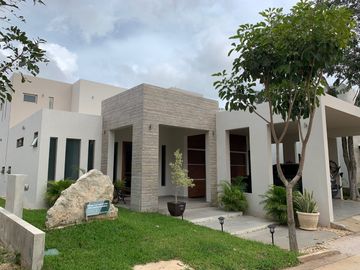 Exclusiva Residencia en el Corazón de Altozano – Sector Lago
