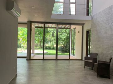 Exclusiva Residencia en el Corazón de Altozano – Sector Lago