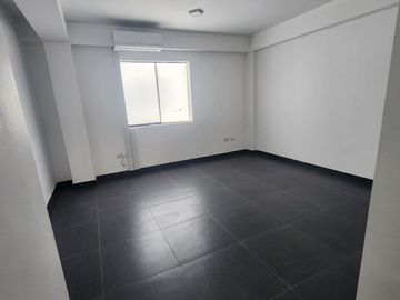 Alquilo Oficina Altura de Av. Raúl Ferrero