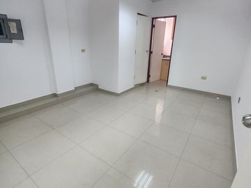 Alquilo Oficina Altura de Av. Raúl Ferrero