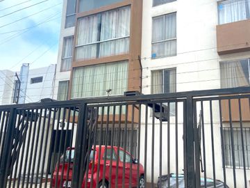 Vendo Depa a una cuadra de la UPC y la av, La Marina, Primer Piso Más Cochera