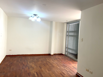 Vendo Depa a una cuadra de la UPC y la av, La Marina, Primer Piso Más Cochera