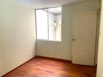 Vendo Depa a una cuadra de la UPC y la av, La Marina, Primer Piso Más Cochera