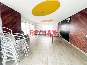 Venta De Departamento Moderno C/ Espectacular Vista Lateral Al Mar Y Áreas Comunes Exclusivas