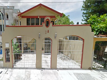 BONITA CASA EN CANCUN MUY CERCA DE BLVD KUKULCAN
