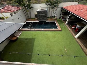 Se vende Casa en Urb. Los Angeles, Vía a la Costa