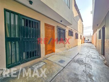 VENDO CASA FRENTE A MERCADO SAN FELIPE, SURQUILLO