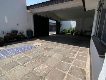 CASA en VENTA en la zona de los Fuertes, muy amplia, excelente ubicación.