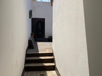 CASA en VENTA en la zona de los Fuertes, muy amplia, excelente ubicación.