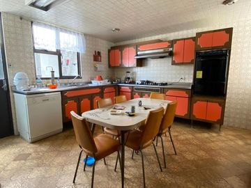 CASA en VENTA en la zona de los Fuertes, muy amplia, excelente ubicación.