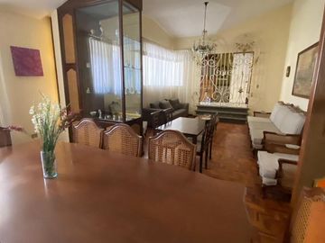 CASA en VENTA en la zona de los Fuertes, muy amplia, excelente ubicación.
