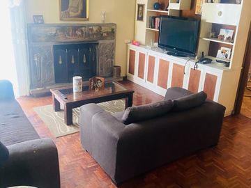 CASA en VENTA en la zona de los Fuertes, muy amplia, excelente ubicación.