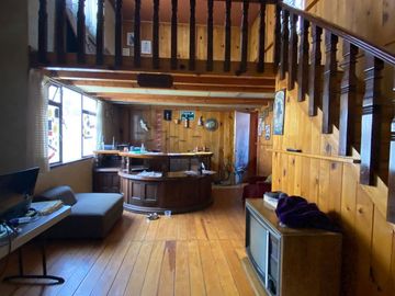 CASA en VENTA en la zona de los Fuertes, muy amplia, excelente ubicación.