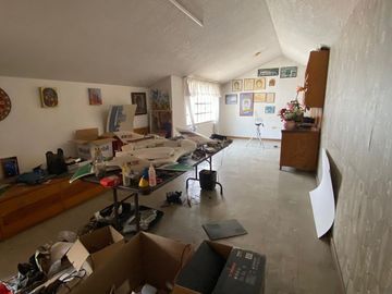 CASA en VENTA en la zona de los Fuertes, muy amplia, excelente ubicación.