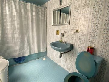 CASA en VENTA en la zona de los Fuertes, muy amplia, excelente ubicación.