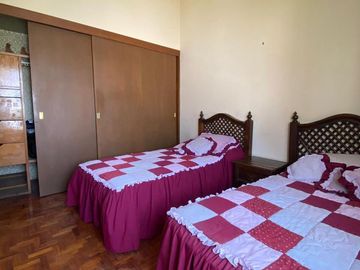 CASA en VENTA en la zona de los Fuertes, muy amplia, excelente ubicación.