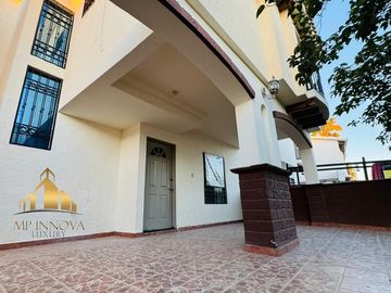 AMPLIA CASA EN VENTA EXCELENTE UBICACION