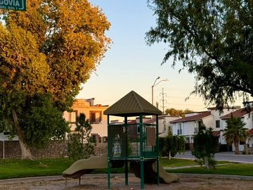AMPLIA CASA EN VENTA EXCELENTE UBICACION