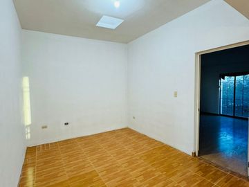AMPLIA CASA EN VENTA EXCELENTE UBICACION
