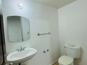 AMPLIA CASA EN VENTA EXCELENTE UBICACION