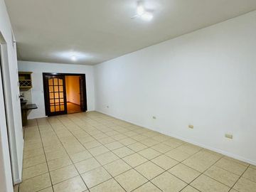 AMPLIA CASA EN VENTA EXCELENTE UBICACION