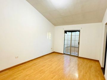 AMPLIA CASA EN VENTA EXCELENTE UBICACION