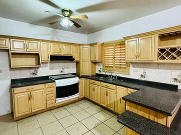 AMPLIA CASA EN VENTA EXCELENTE UBICACION