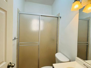 AMPLIA CASA EN VENTA EXCELENTE UBICACION
