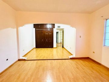 AMPLIA CASA EN VENTA EXCELENTE UBICACION