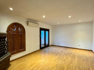 AMPLIA CASA EN VENTA EXCELENTE UBICACION