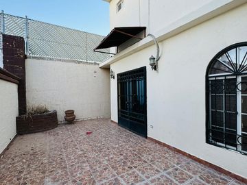 AMPLIA CASA EN VENTA EXCELENTE UBICACION