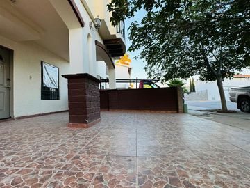 AMPLIA CASA EN VENTA EXCELENTE UBICACION