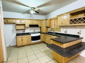AMPLIA CASA EN VENTA EXCELENTE UBICACION